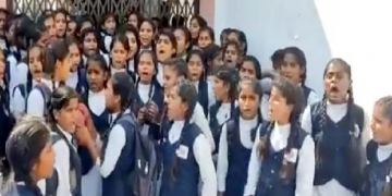 Teacher makes obscene comments on girl students in girls school